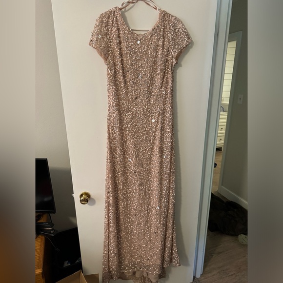 adrianna papell cap sleeve sequin dress Adrianna Papell Cap Sleeve Sequined Pattern Dress